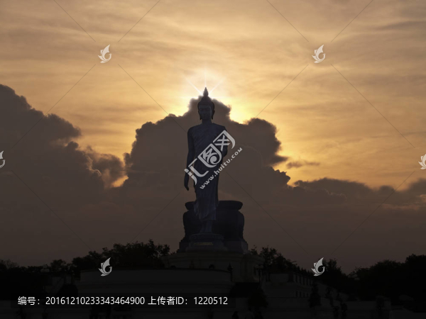 行走的如來佛祖的形象