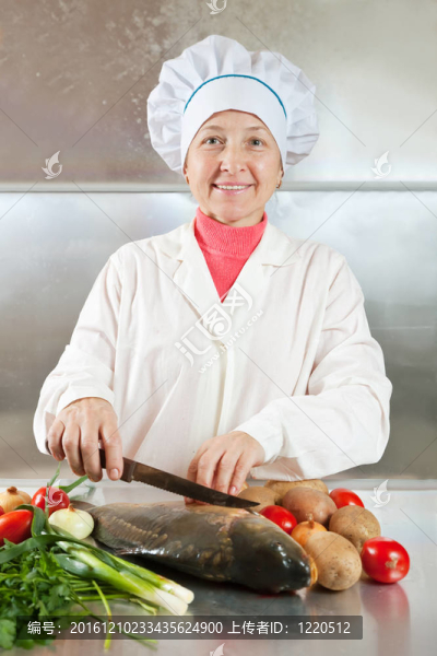 Cook女子鯉魚魚