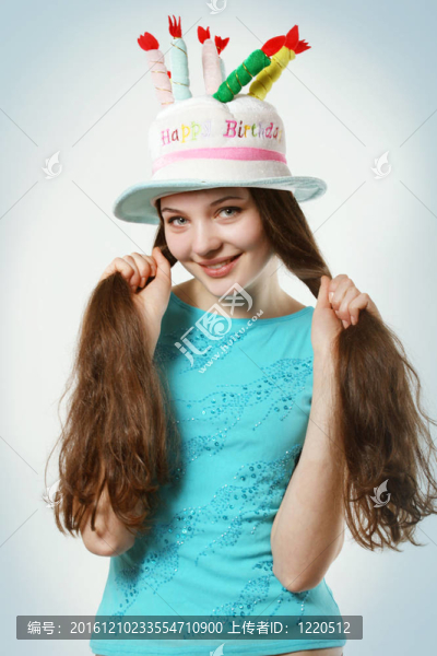 留長(zhǎng)發(fā)的少女