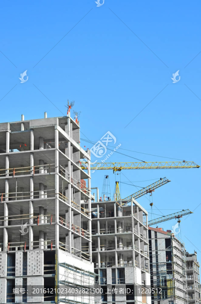 建筑起重機(jī)和建筑在藍(lán)天建設(shè)
