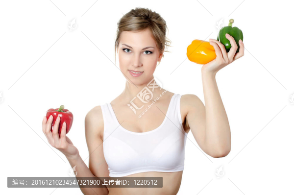 帶著新鮮胡椒的漂亮女孩