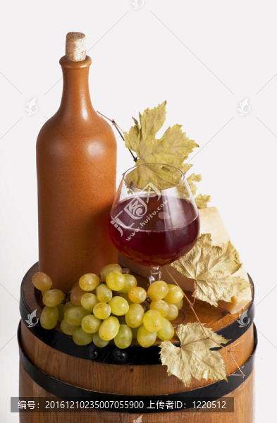紅酒瓶和玻璃瓶