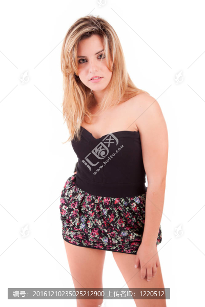 年輕漂亮的女人擺姿勢