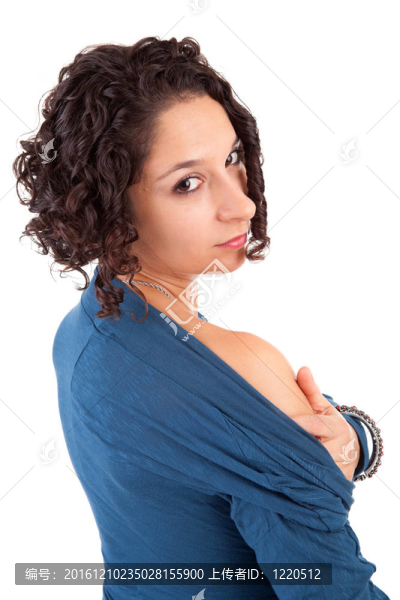 年輕漂亮的女人擺姿勢
