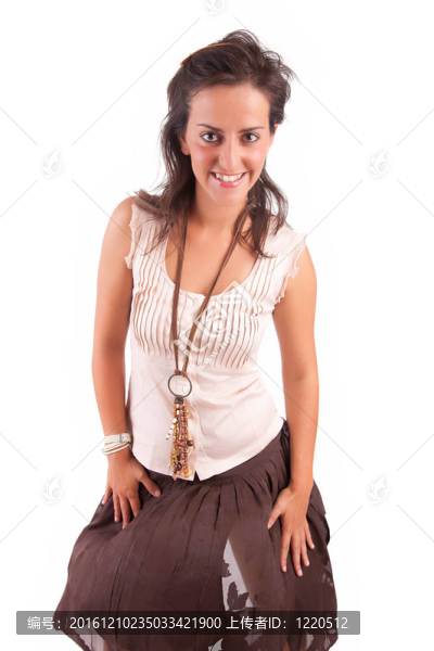 年輕漂亮的女人擺姿勢