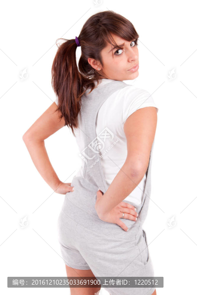 年輕漂亮的女人擺姿勢
