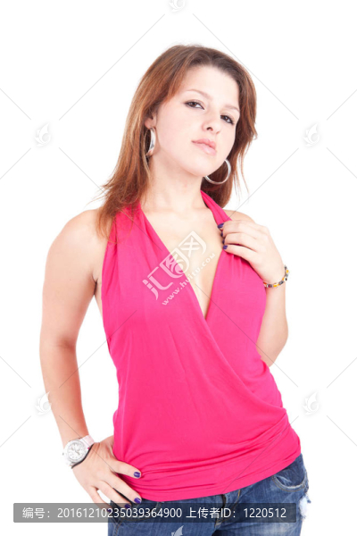 年輕漂亮的女人擺姿勢