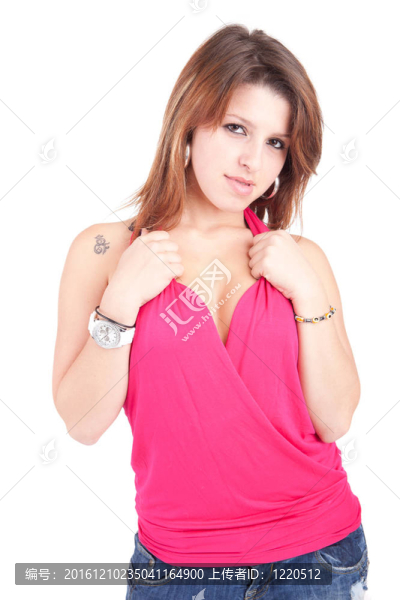 年輕漂亮的女人擺姿勢