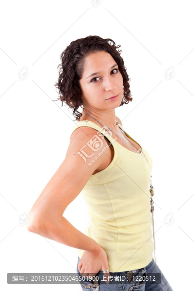 年輕漂亮的女人擺姿勢