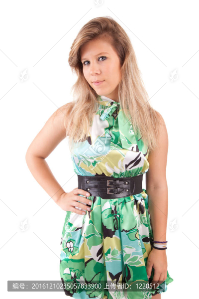 年輕漂亮的女人擺姿勢