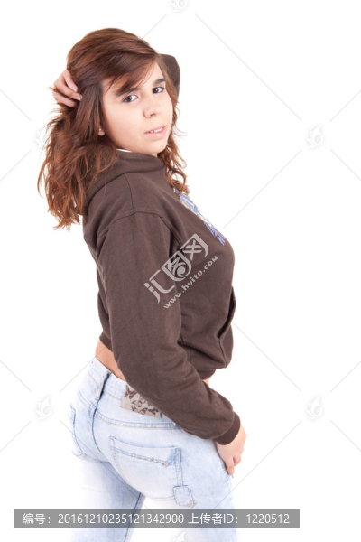 年輕漂亮的女人擺姿勢