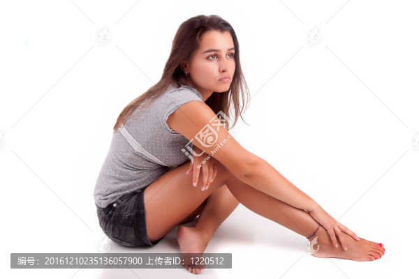 年輕漂亮的女人擺姿勢(shì)