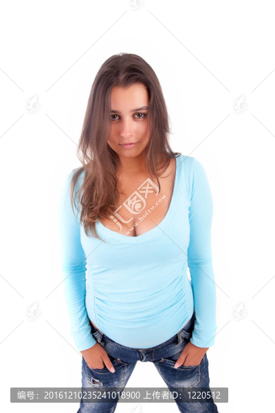 年輕漂亮的女人擺姿勢