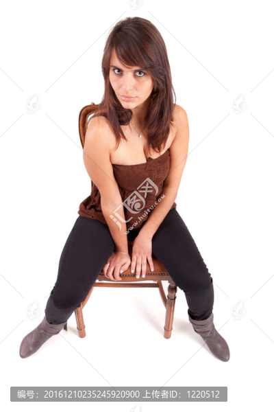 坐在椅子上的美女