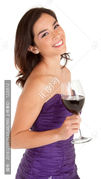 拿著一杯酒的女人