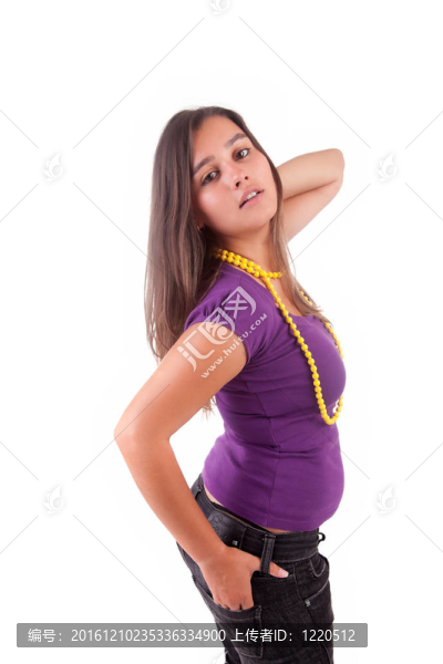 年輕漂亮的女人擺姿勢