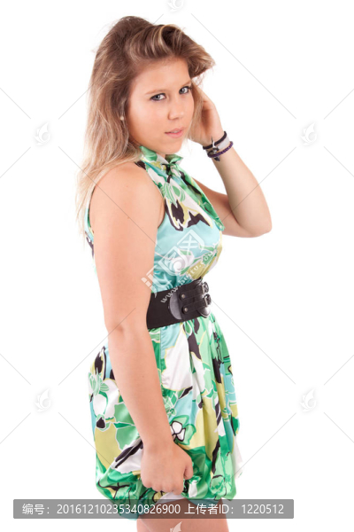 年輕漂亮的女人擺姿勢