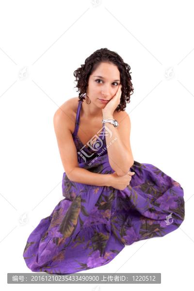 年輕漂亮的女人擺姿勢