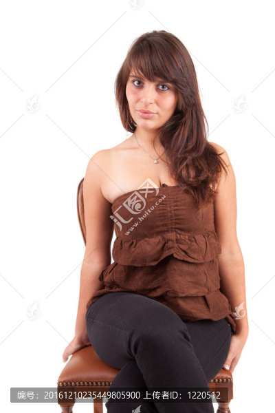 坐在椅子上的美女