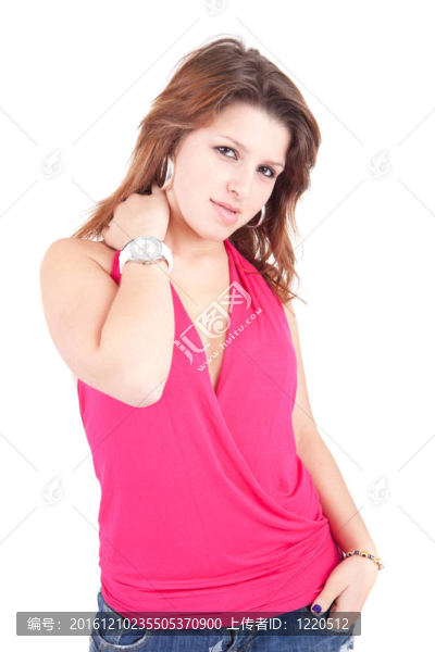 年輕漂亮的女人擺姿勢