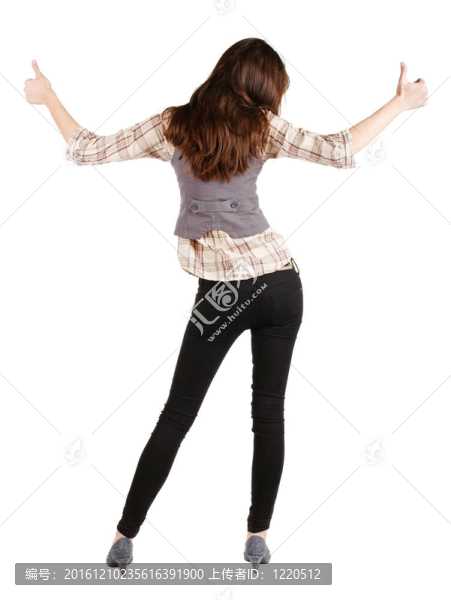回看美麗的黑發(fā)女人的牛仔褲