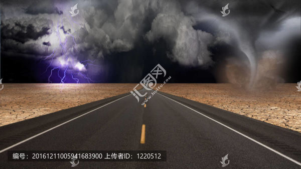 沙漠公路景觀中的龍卷風(fēng)漏斗