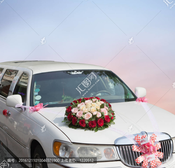 婚禮車(chē)用鮮花裝飾