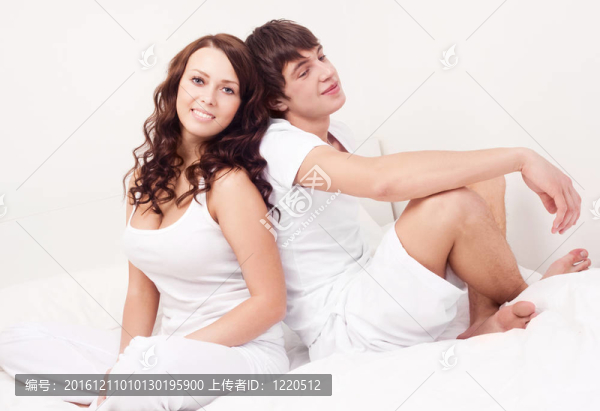 夫妻在床上