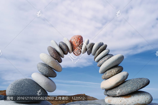 弧形的石頭