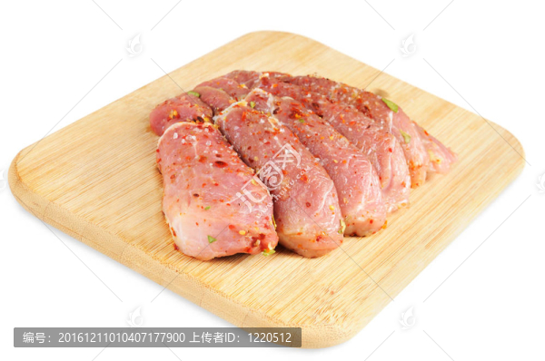 生肉；帶香料