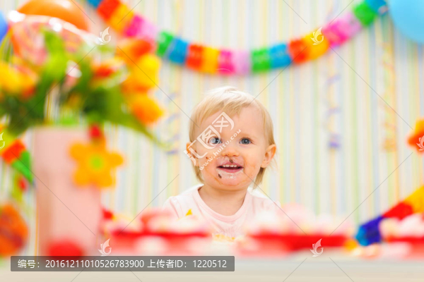吃嬰兒的肖像慶祝生日