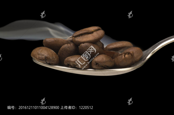 帶煙的咖啡匙