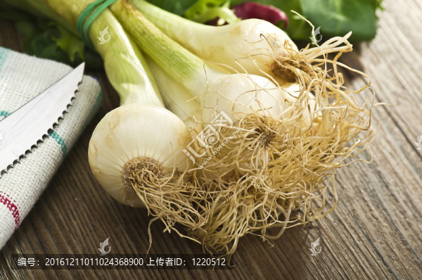 桌上的洋蔥