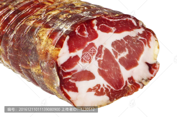 意大利臘腸杯在白色