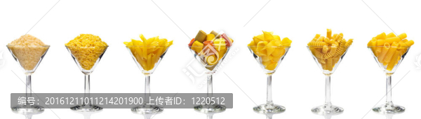 白色背景的意大利面食拼貼