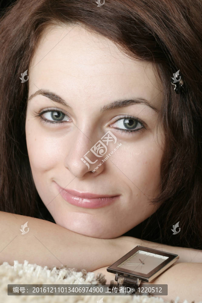 綠眼睛的女人