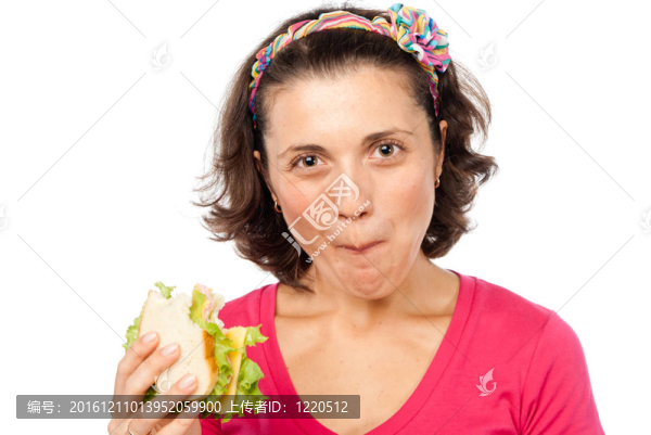 饑餓的漂亮女孩吃三明治