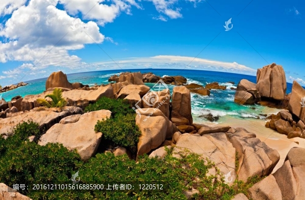 一個(gè)巨大的石頭觀海景