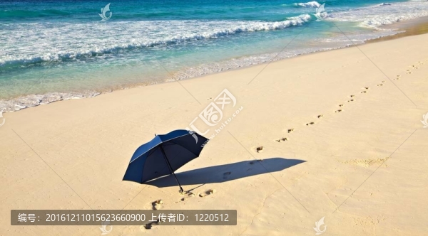沙灘上的雨傘