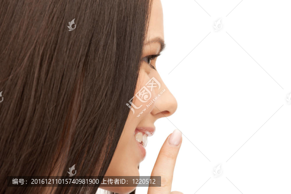 手指在嘴唇