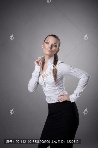 快樂的商業(yè)女性對你微笑