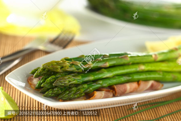 綠蘆筍配培根