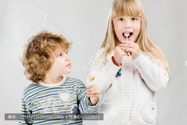 孩子們和棒棒糖