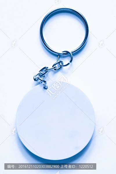 白色背景上的鑰匙圈