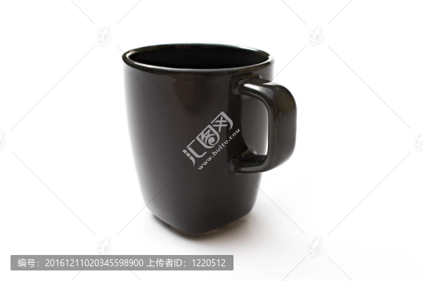 白底的黑咖啡杯