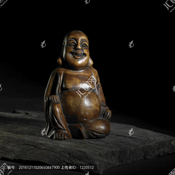如來佛祖在黑暗中雕塑