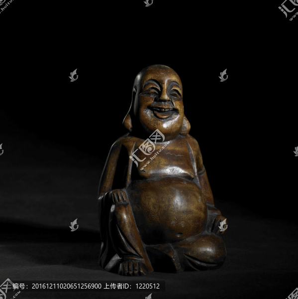 如來佛祖在黑暗中雕塑