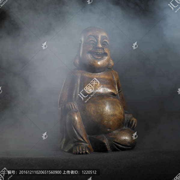 如來佛祖在黑暗中雕塑