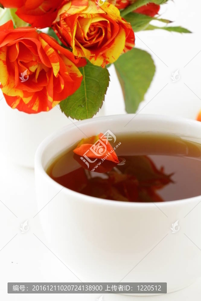 玫瑰花瓣茶杯