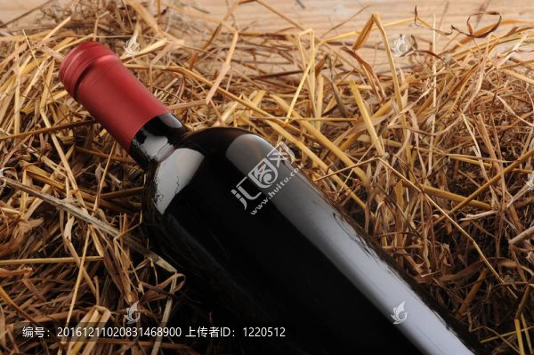 一瓶紅葡萄酒